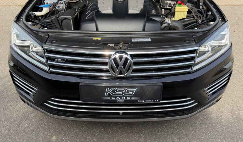 Volkswagen Touareg 3.0TDi 193kW R-Line! ČR! 1.maj full