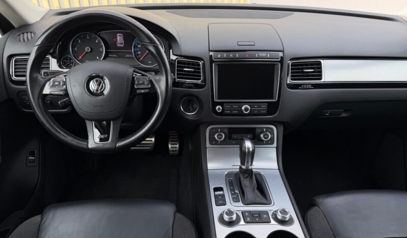 Volkswagen Touareg 3.0TDi 193kW R-Line! ČR! 1.maj full