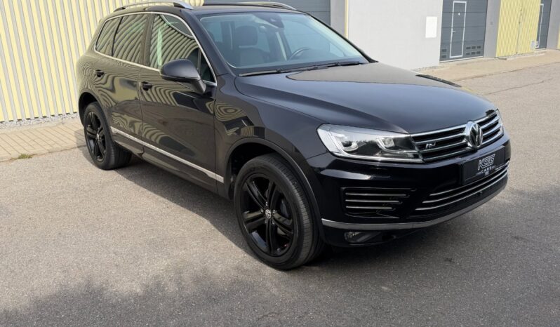 Volkswagen Touareg 3.0TDi 193kW R-Line! ČR! 1.maj full