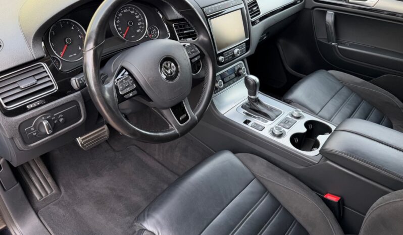Volkswagen Touareg 3.0TDi 193kW R-Line! ČR! 1.maj full