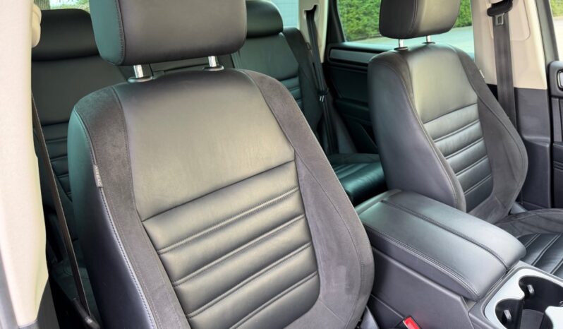 Volkswagen Touareg 3.0TDi 193kW R-Line! ČR! 1.maj full