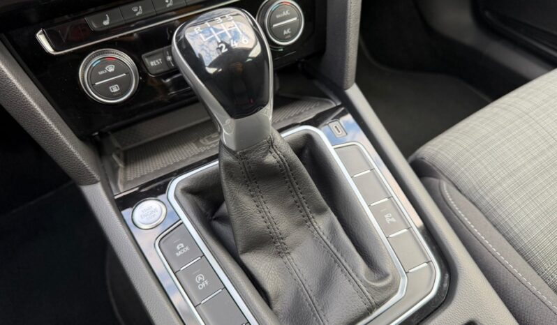 Volkswagen Passat Com. 2.0TDi 110kW! Full LED full