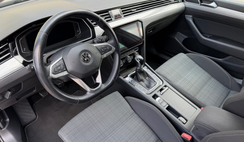 Volkswagen Passat Com. 2.0TDi 110kW! Full LED full