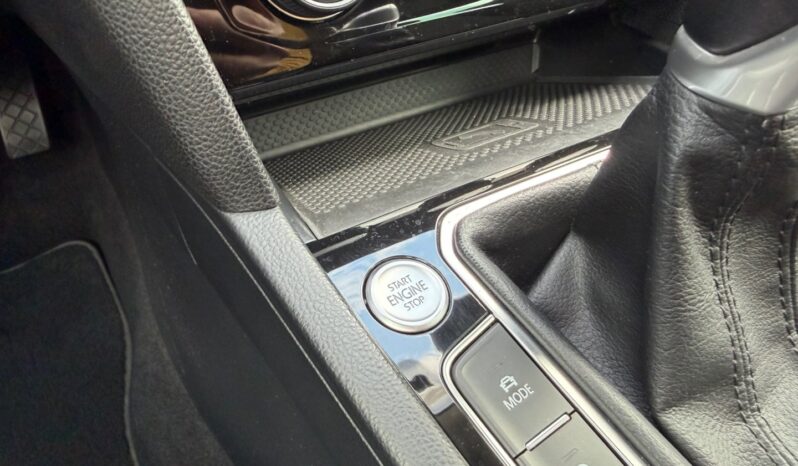 Volkswagen Passat Com. 2.0TDi 110kW! Full LED full