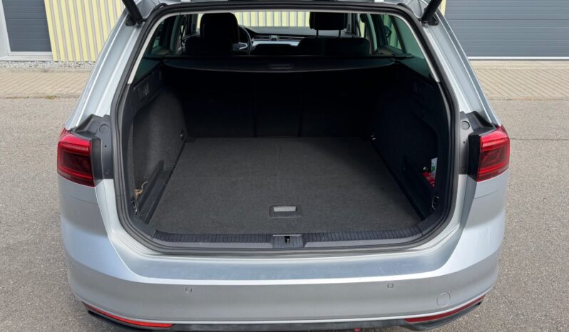 Volkswagen Passat Com. 2.0TDi 110kW! Full LED full
