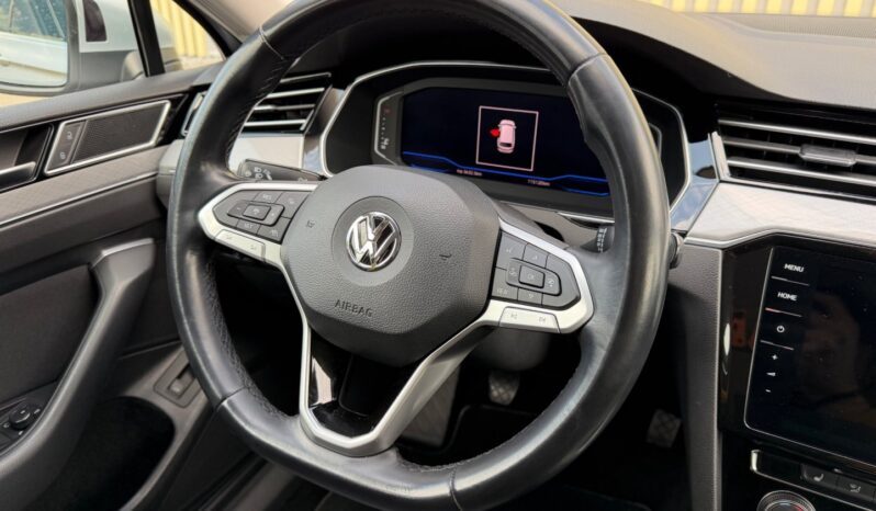 Volkswagen Passat Com. 2.0TDi 110kW! Full LED full