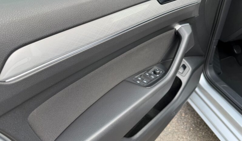 Volkswagen Passat Com. 2.0TDi 110kW! Full LED full