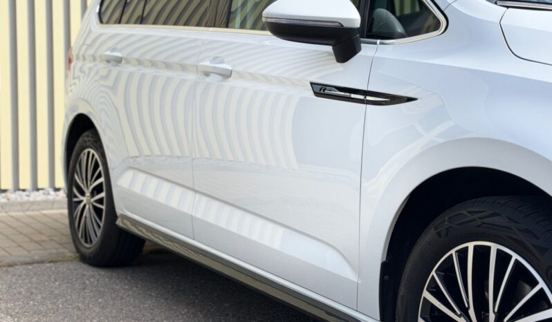 Volkswagen Touran 1.5TSi 110kW DSG R-line! full