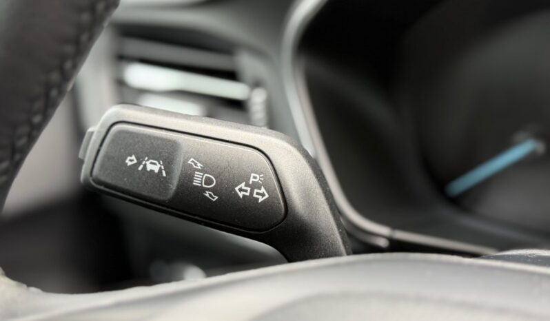 Ford Focus Com. 1.5TDCi 88kW TITANIUM! Ta full