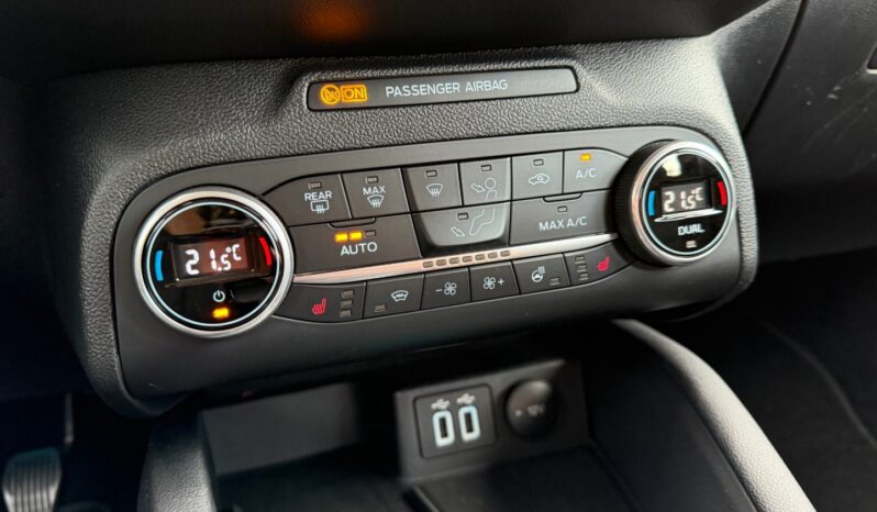Ford Focus Com. 1.5TDCi 88kW TITANIUM! Ta full